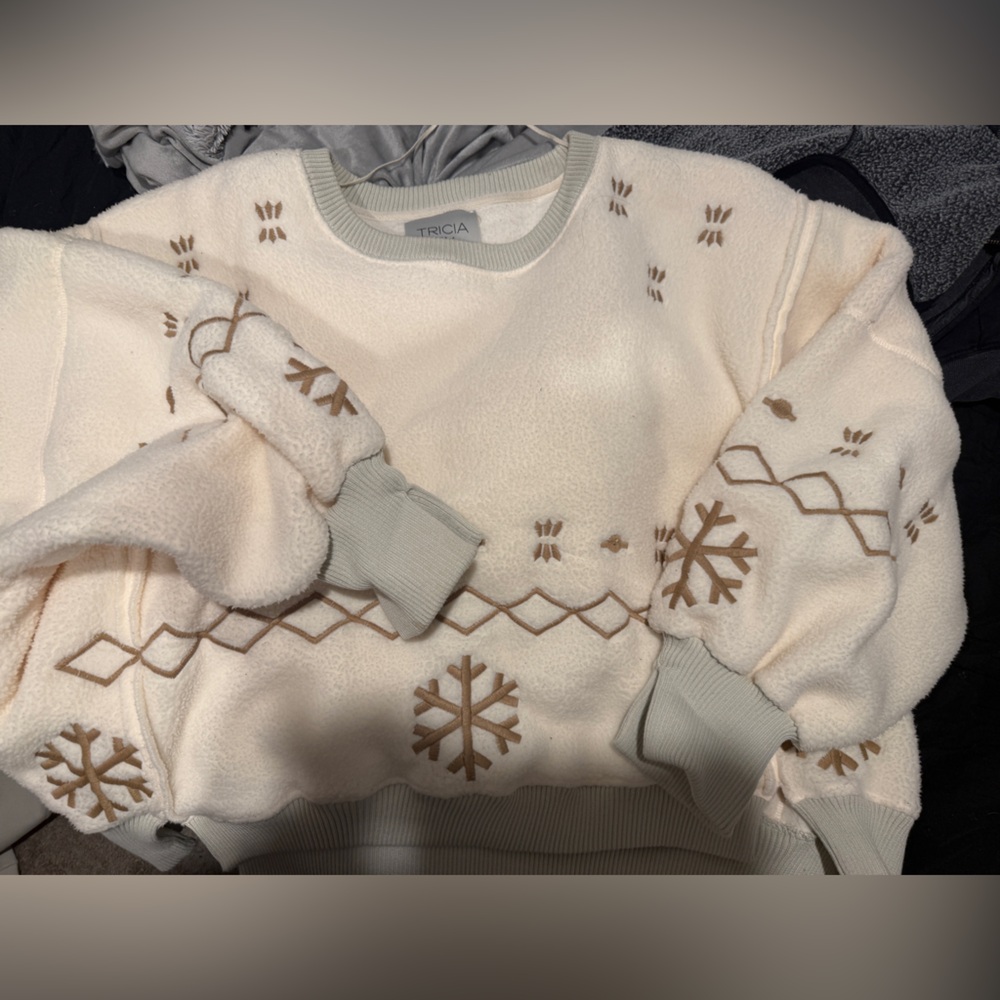 Tricia Fix Chainstitch Snowflake Cozy Sweatshirt - Picture 4 of 4